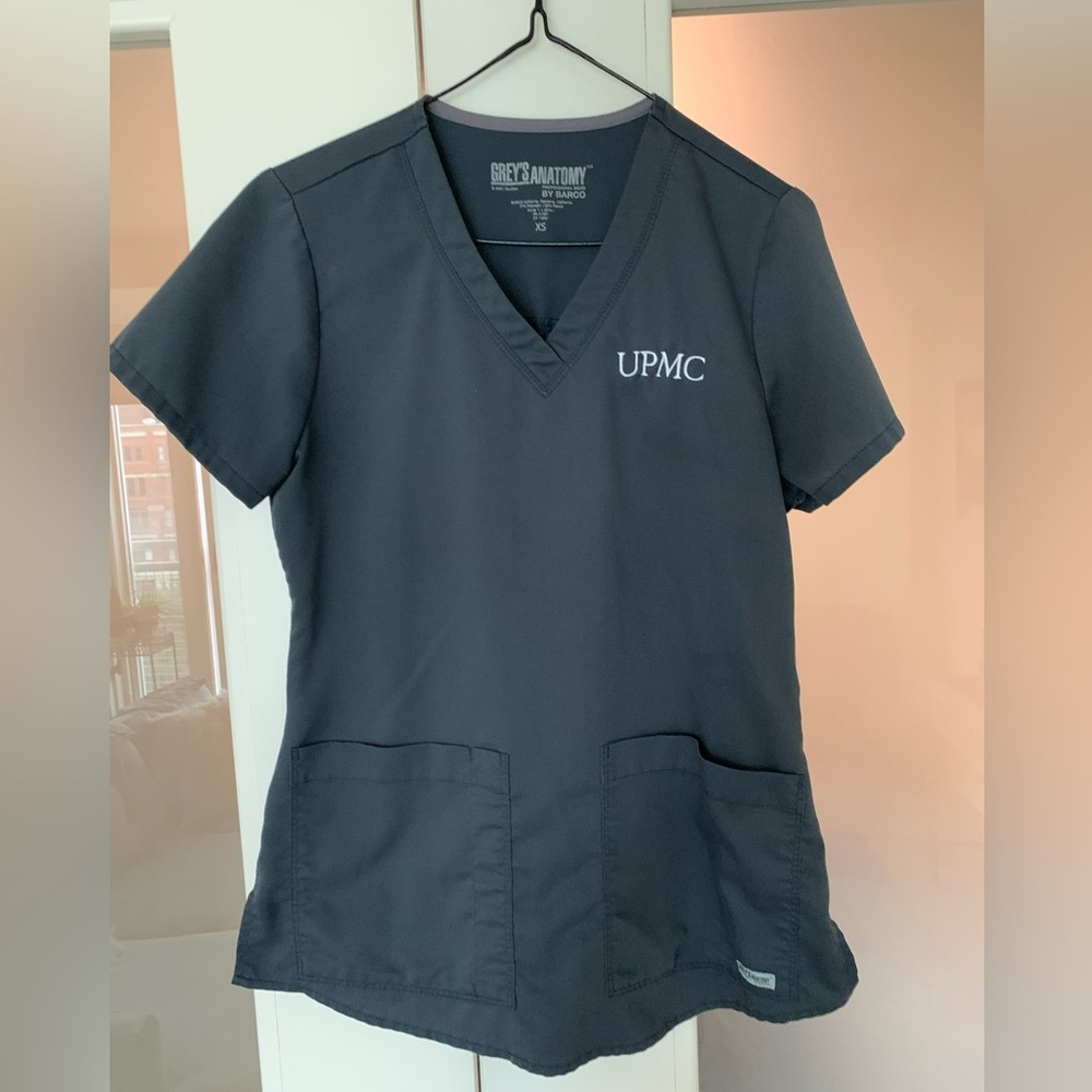 Greys Anatomy scrub top XS gray